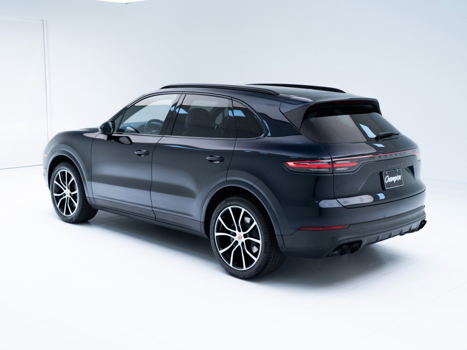 Certified 2022 Porsche Cayenne S Platinum image 3