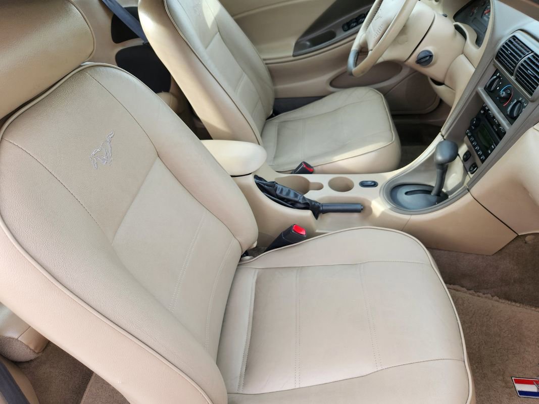 Used 2004 Ford Mustang Convertible image 17