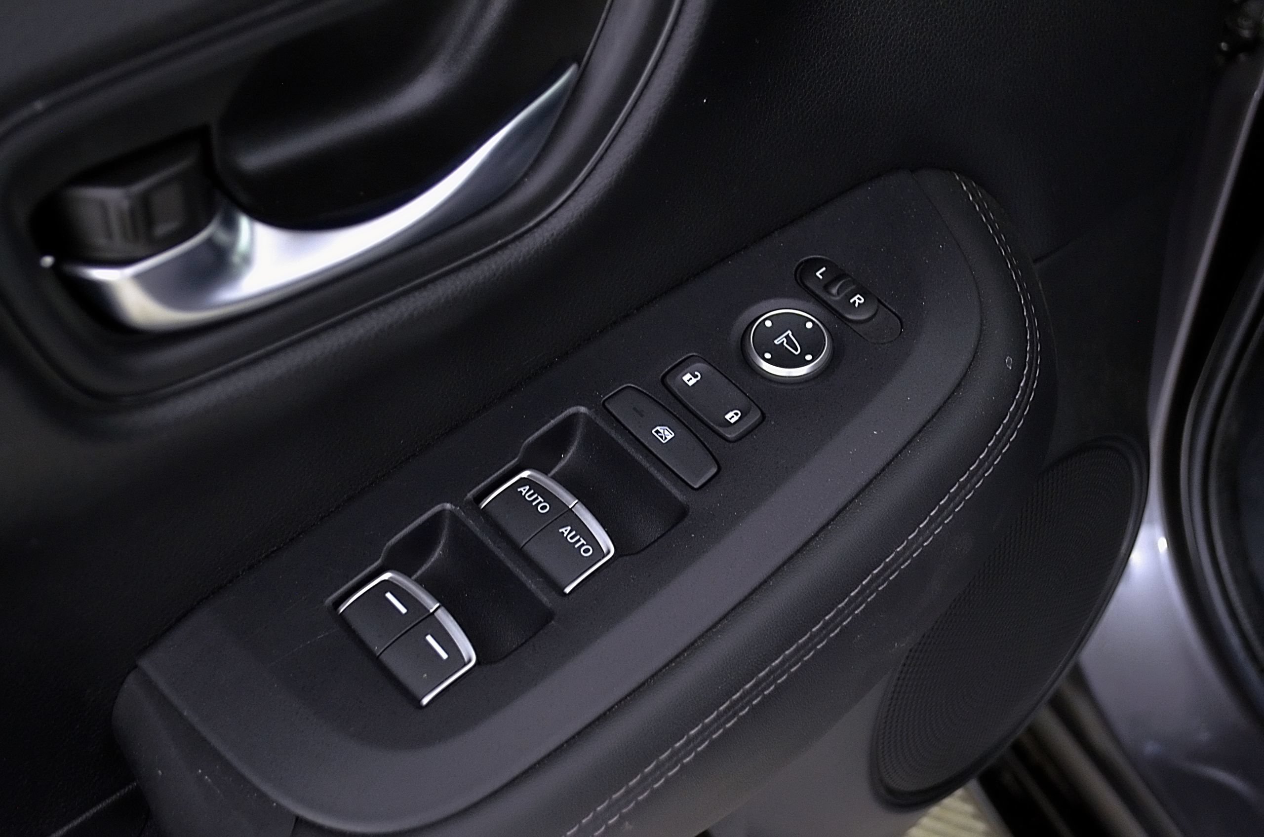 Used 2024 Honda HR-V EX-L image 16