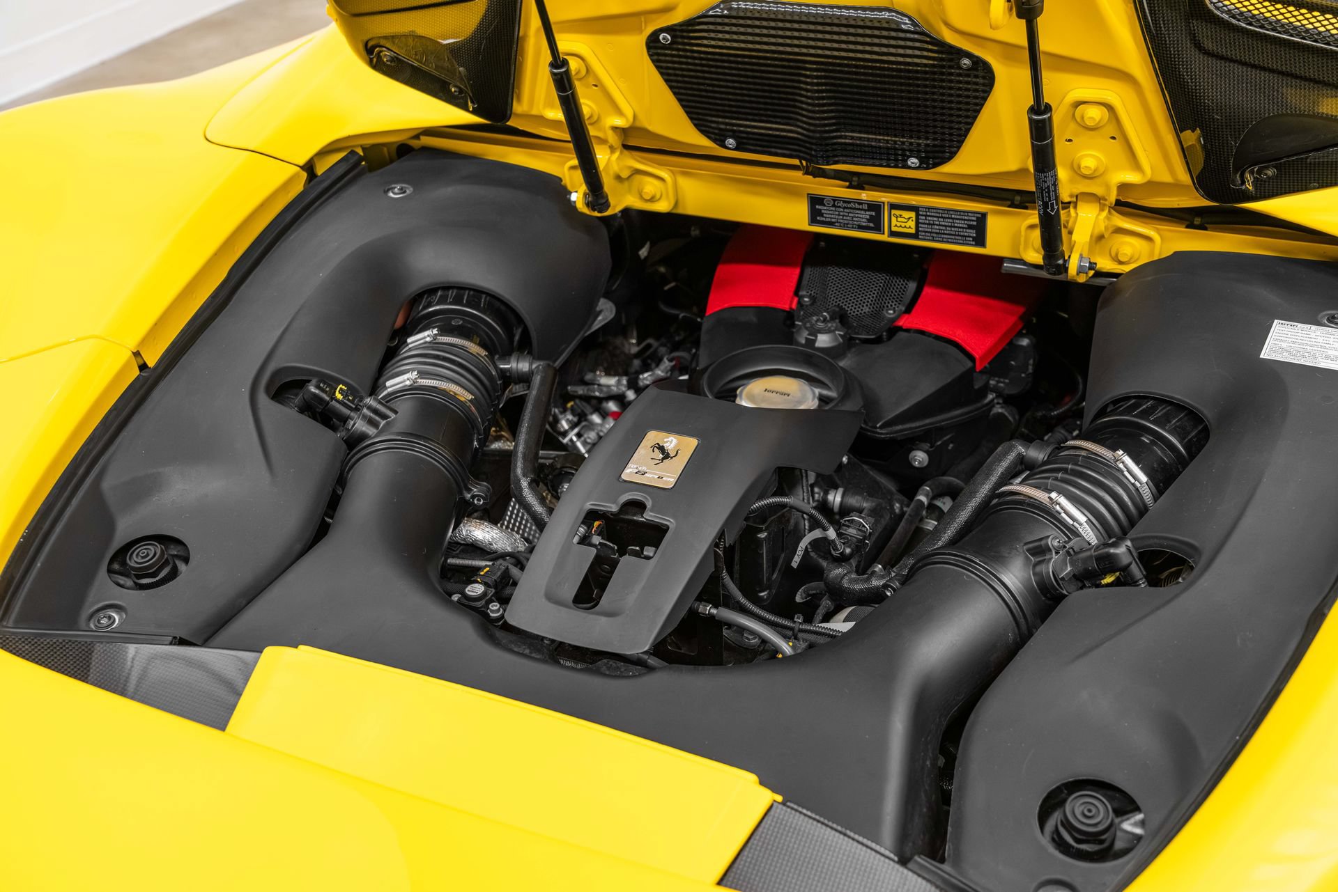 Certified 2022 Ferrari F8 Tributo RWD image 21