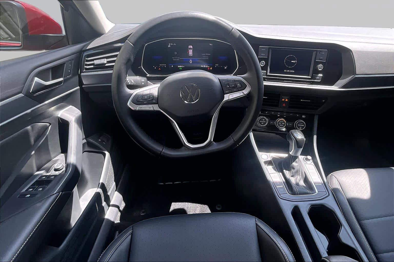 Used 2023 Volkswagen Jetta SE FWD image 6