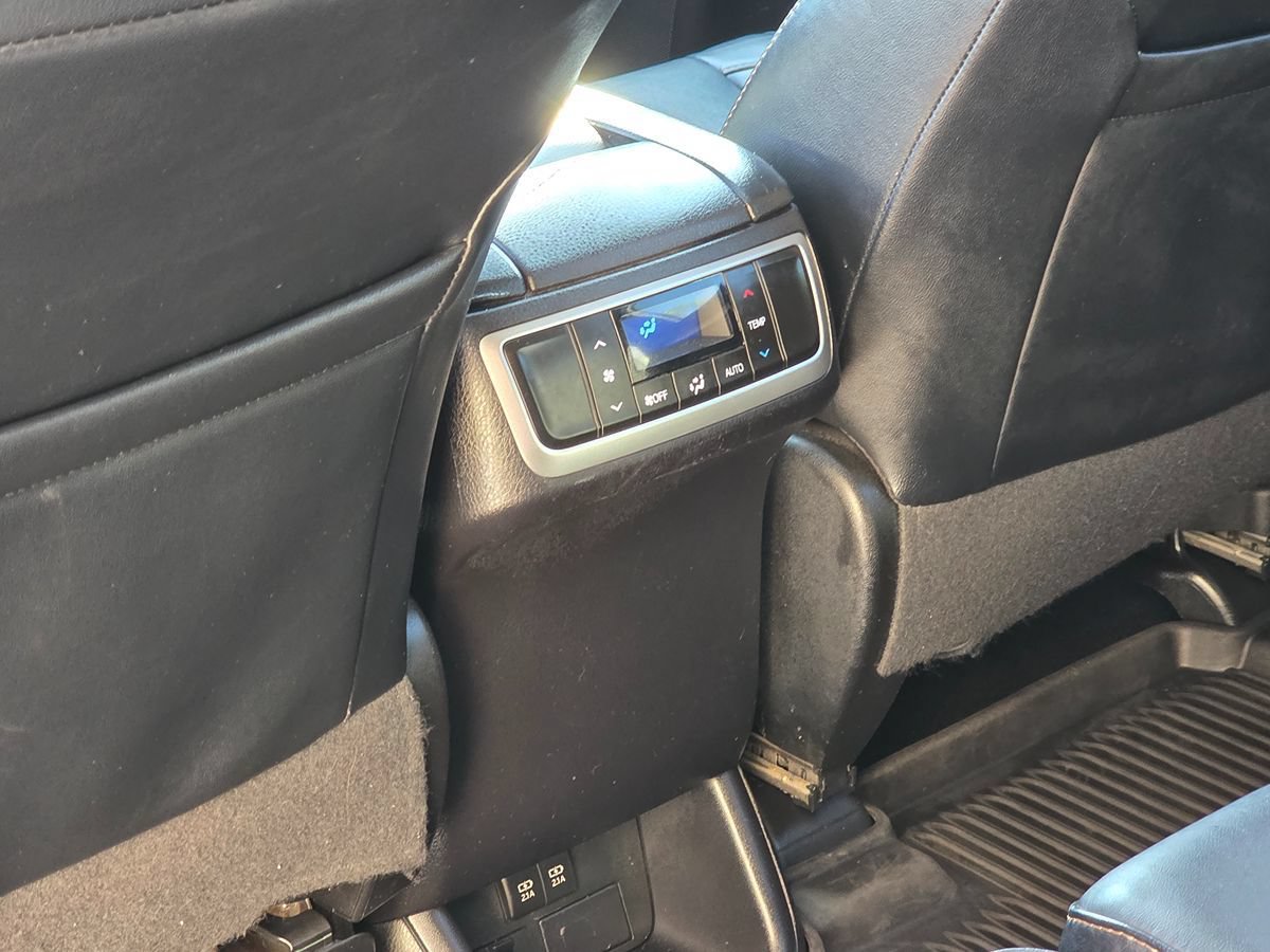 Used 2018 Toyota Highlander XLE FWD image 29