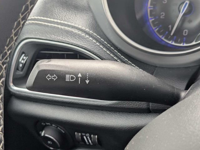Used 2025 Chrysler Pacifica Limited FWD image 26