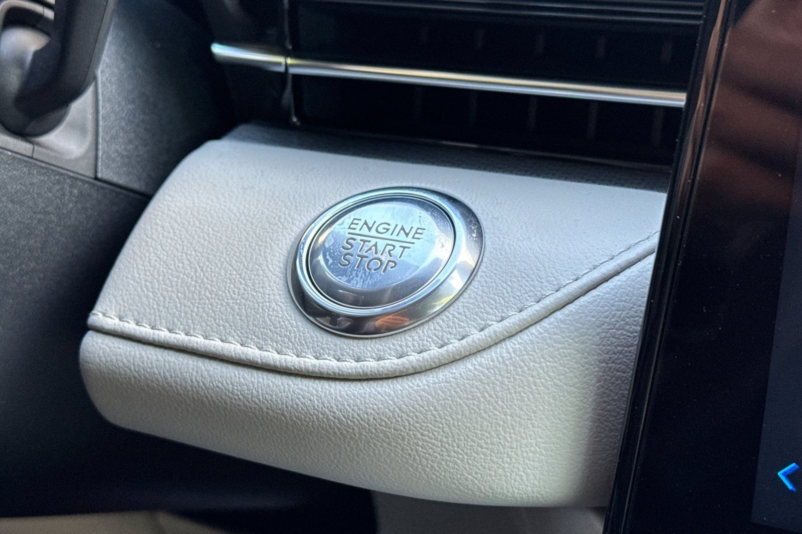 New 2026 Lincoln Nautilus Premier w/ Jet Appearance Package AWD/4WD image 19