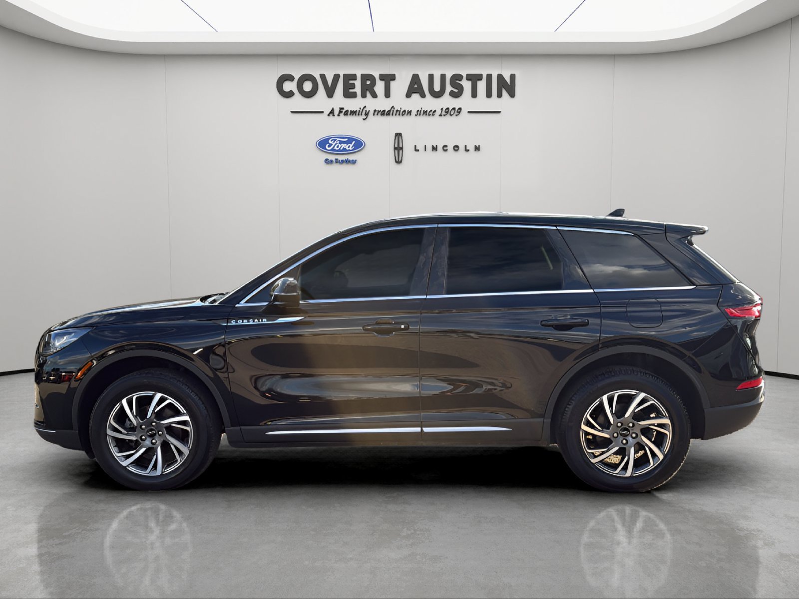 Used 2024 Lincoln Corsair FWD w/ Equipment Group 101A image 2