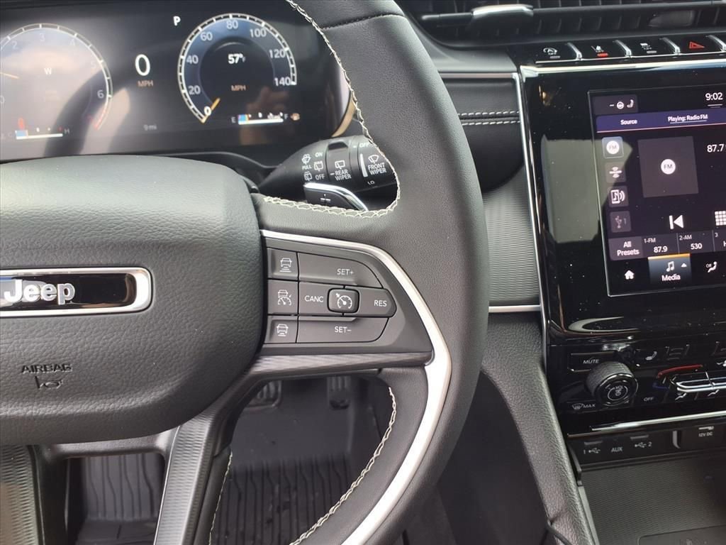 New 2025 Jeep Grand Cherokee Laredo w/ Luxury Tech Group I AWD/4WD image 11