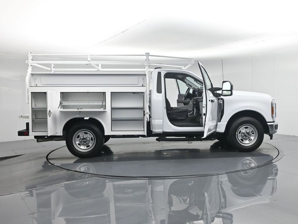 New 2026 Ford F350 XL w/ XL Chrome Package image 4