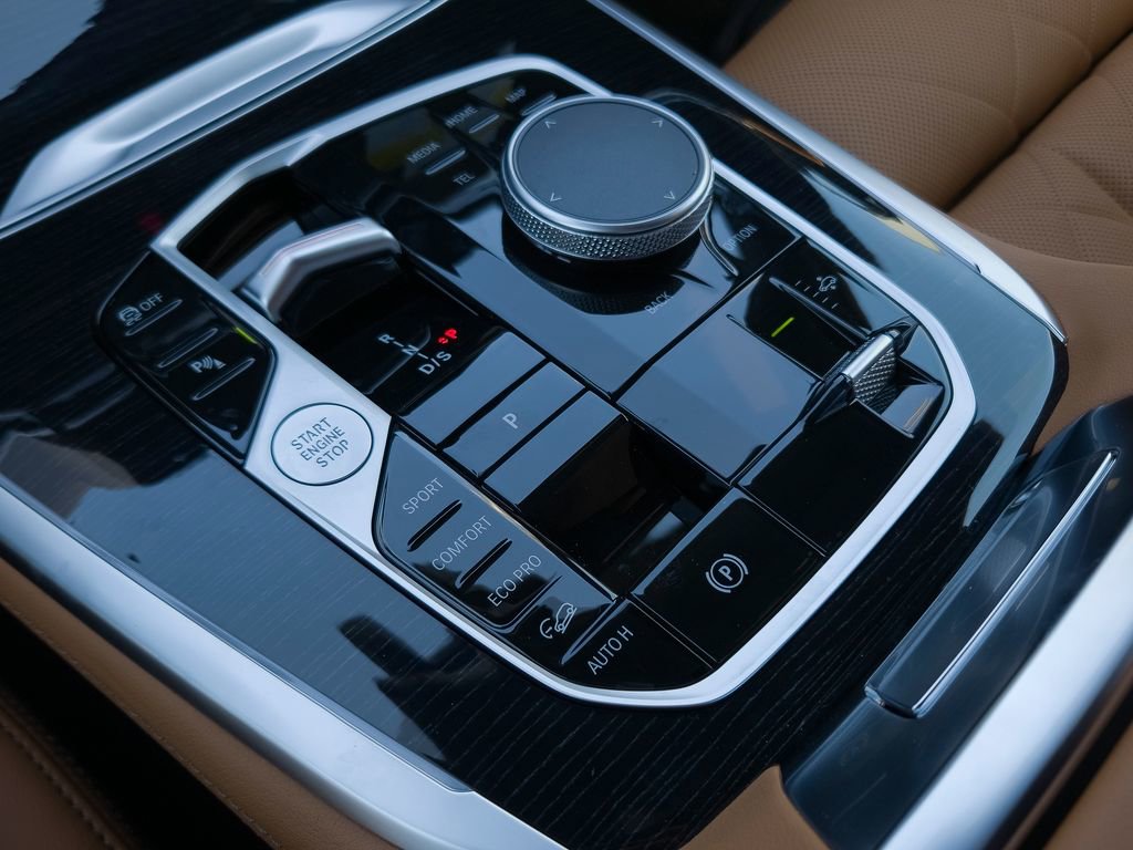 New 2026 BMW X7 xDrive40i w/ M Sport Package AWD/4WD image 9