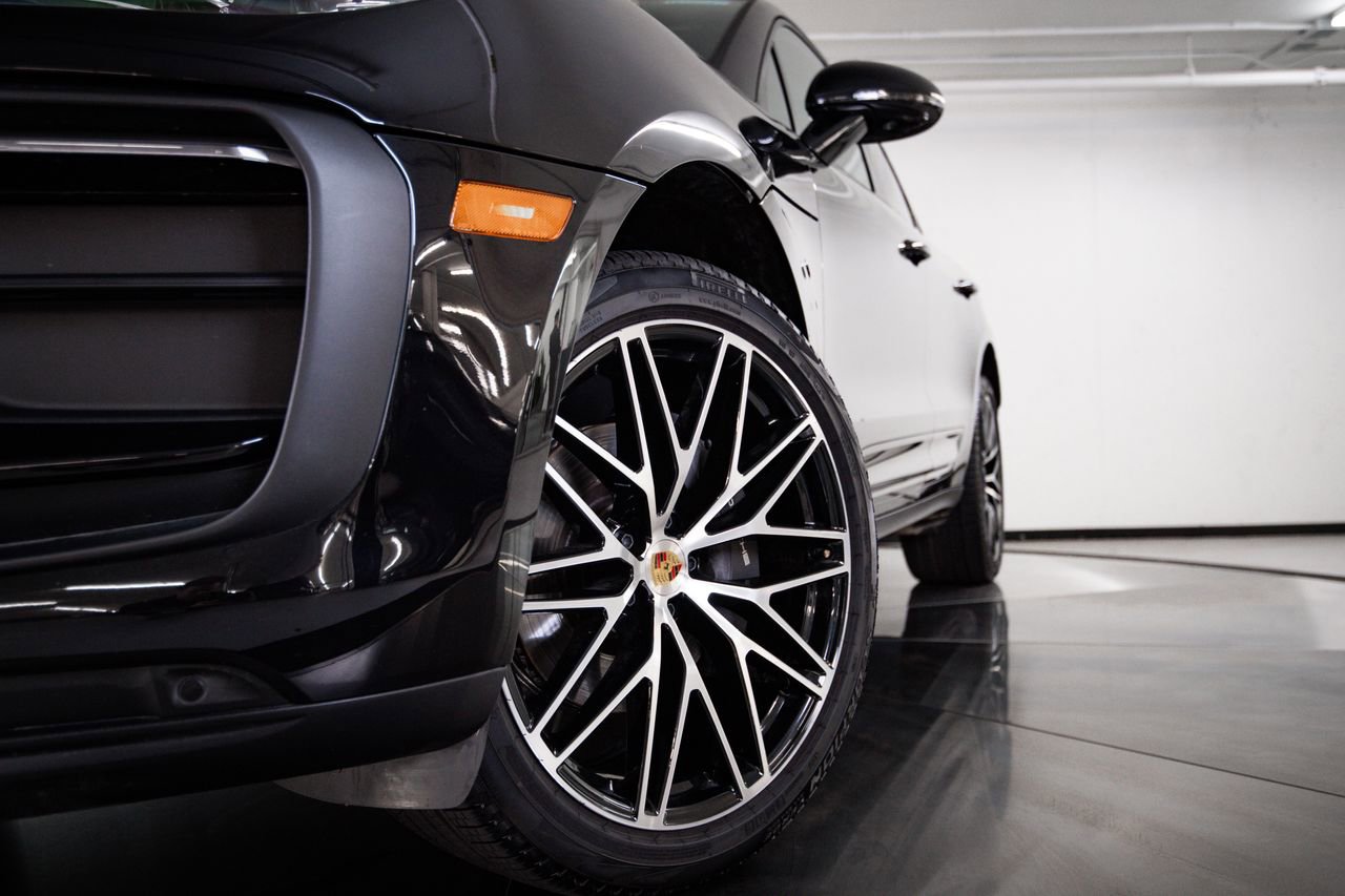 Certified 2026 Porsche Macan AWD/4WD image 12