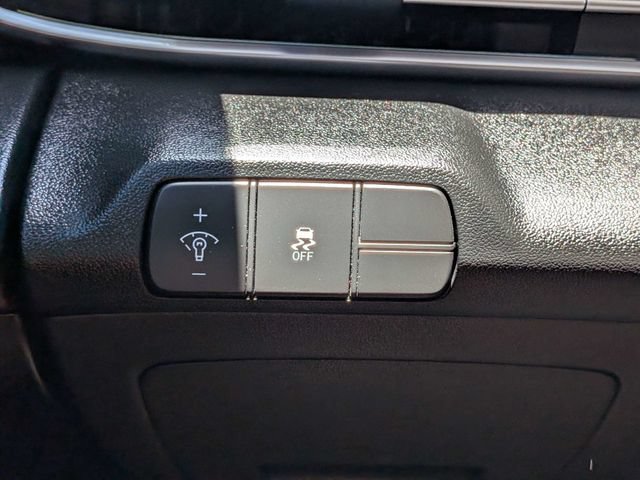Used 2024 Hyundai Elantra SEL FWD image 29