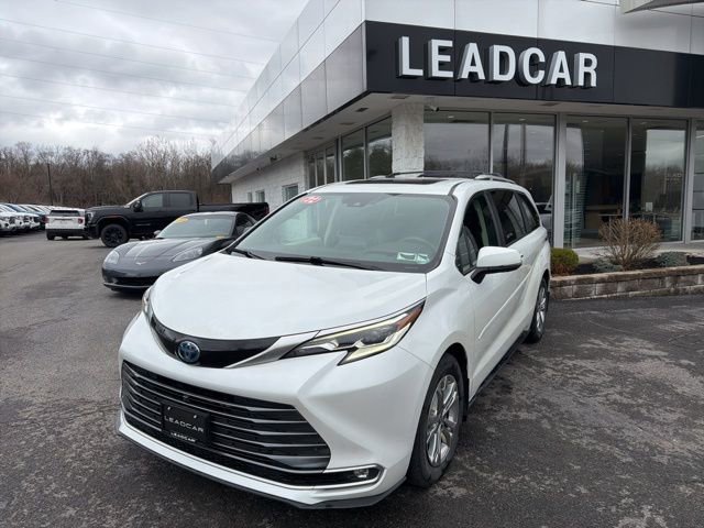 Used 2022 Toyota Sienna Platinum image 1