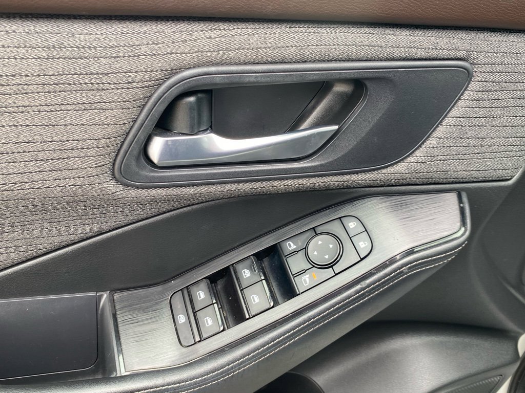 Used 2022 Nissan Rogue SV image 18