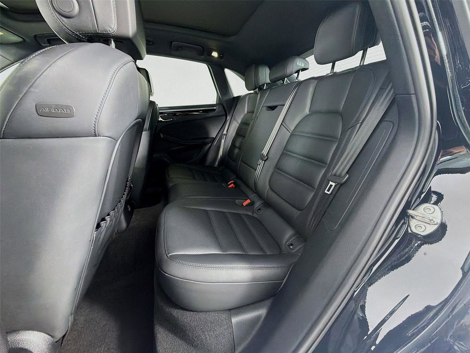 Certified 2023 Porsche Macan AWD/4WD image 20