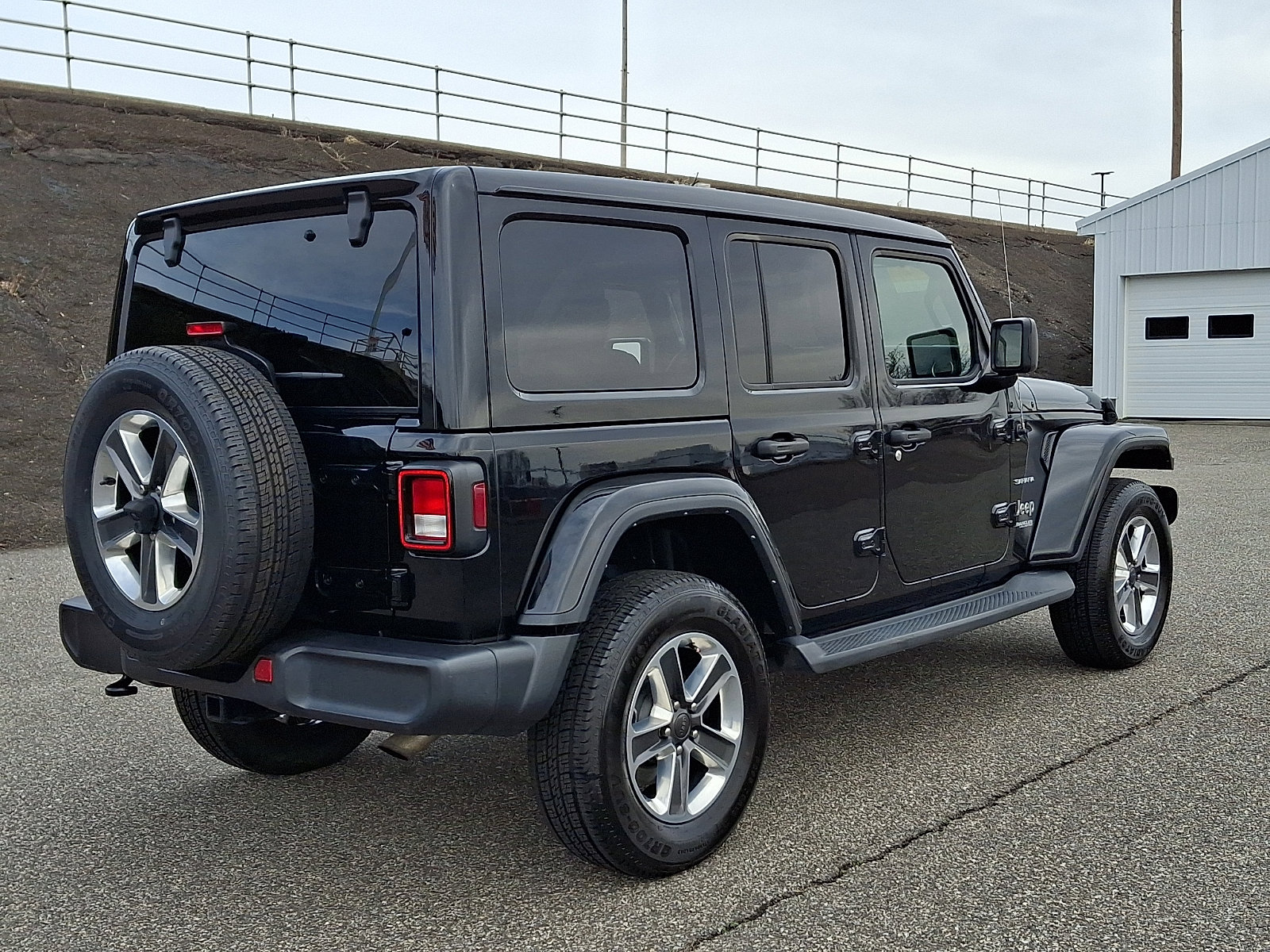 Certified 2022 Jeep Wrangler Unlimited Sahara w/ Cold Weather Group image 6