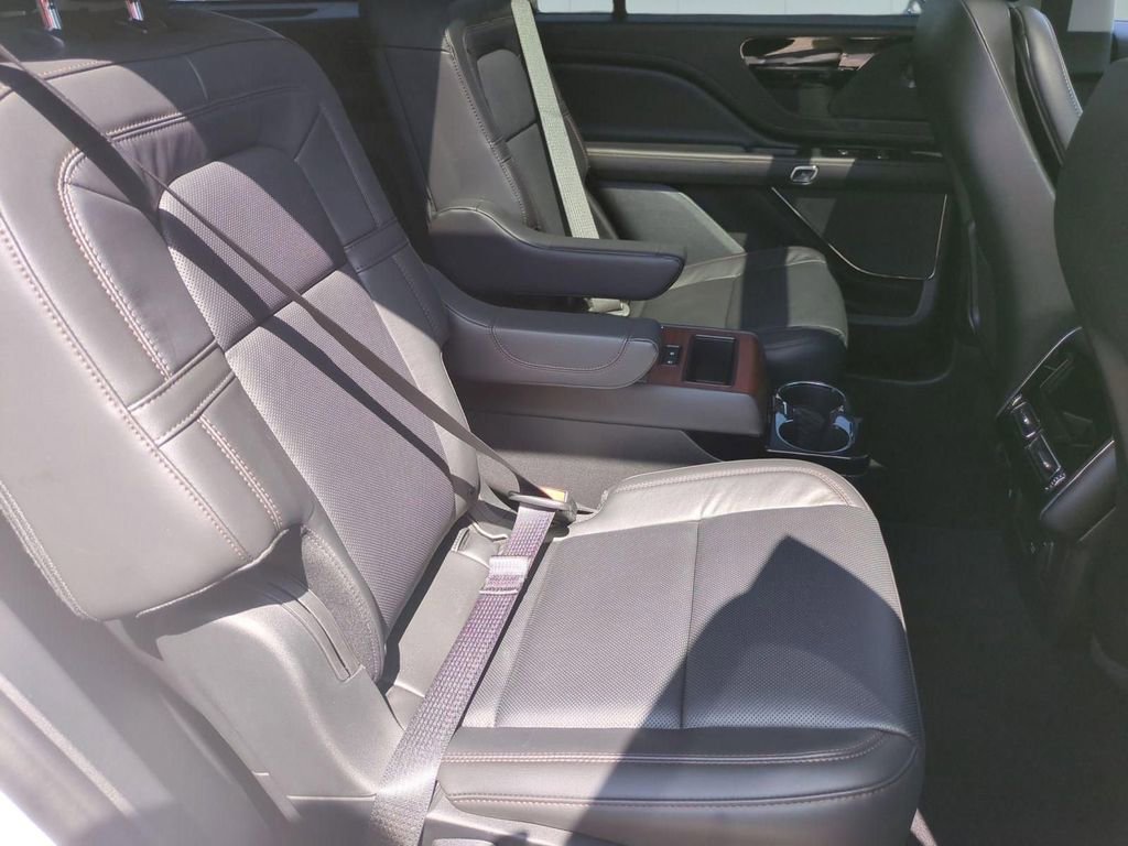 Used 2024 Lincoln Aviator Reserve w/ Equipment Group 201A image 30