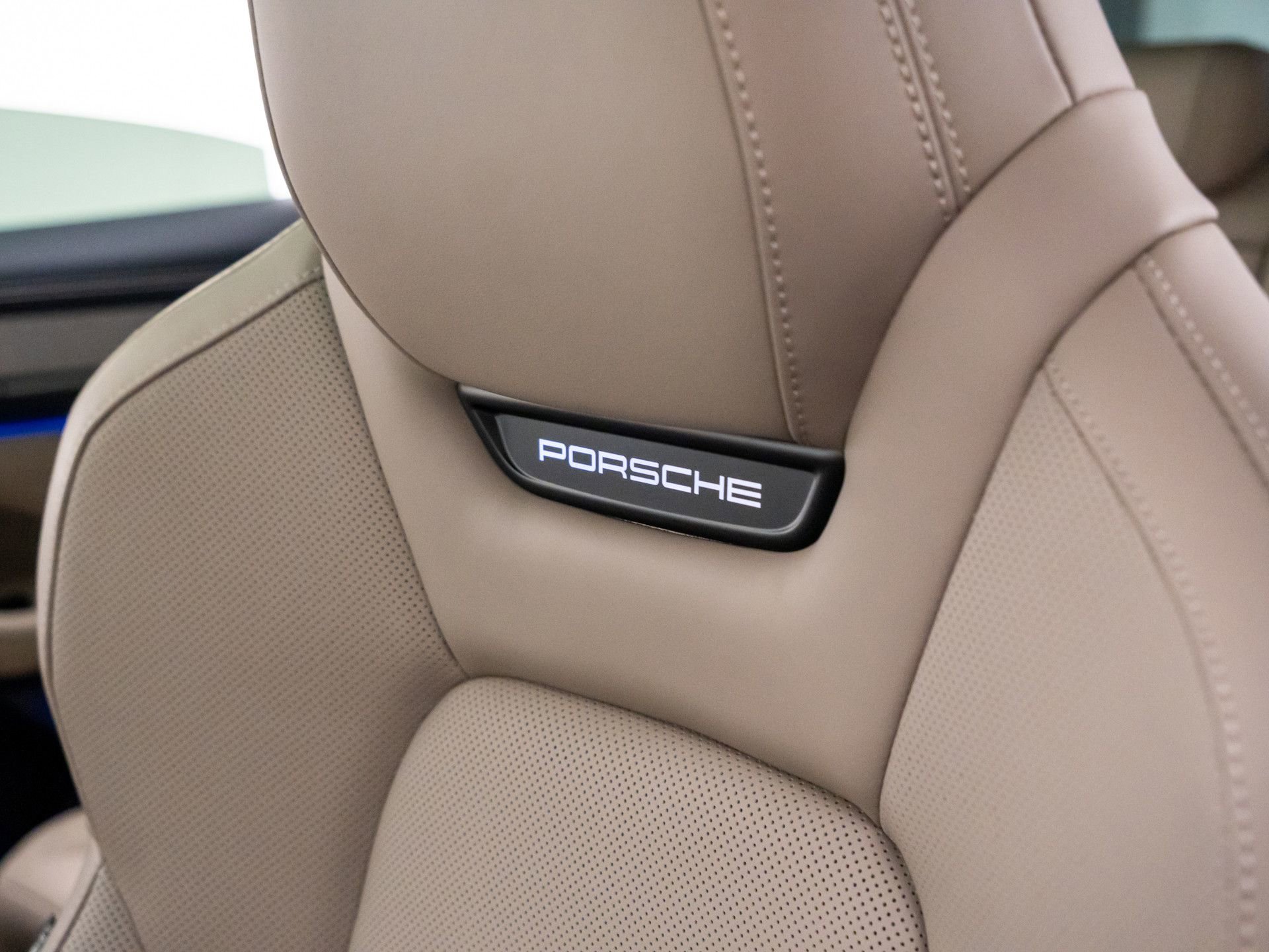 Certified 2025 Porsche Macan 4S Electric image 19