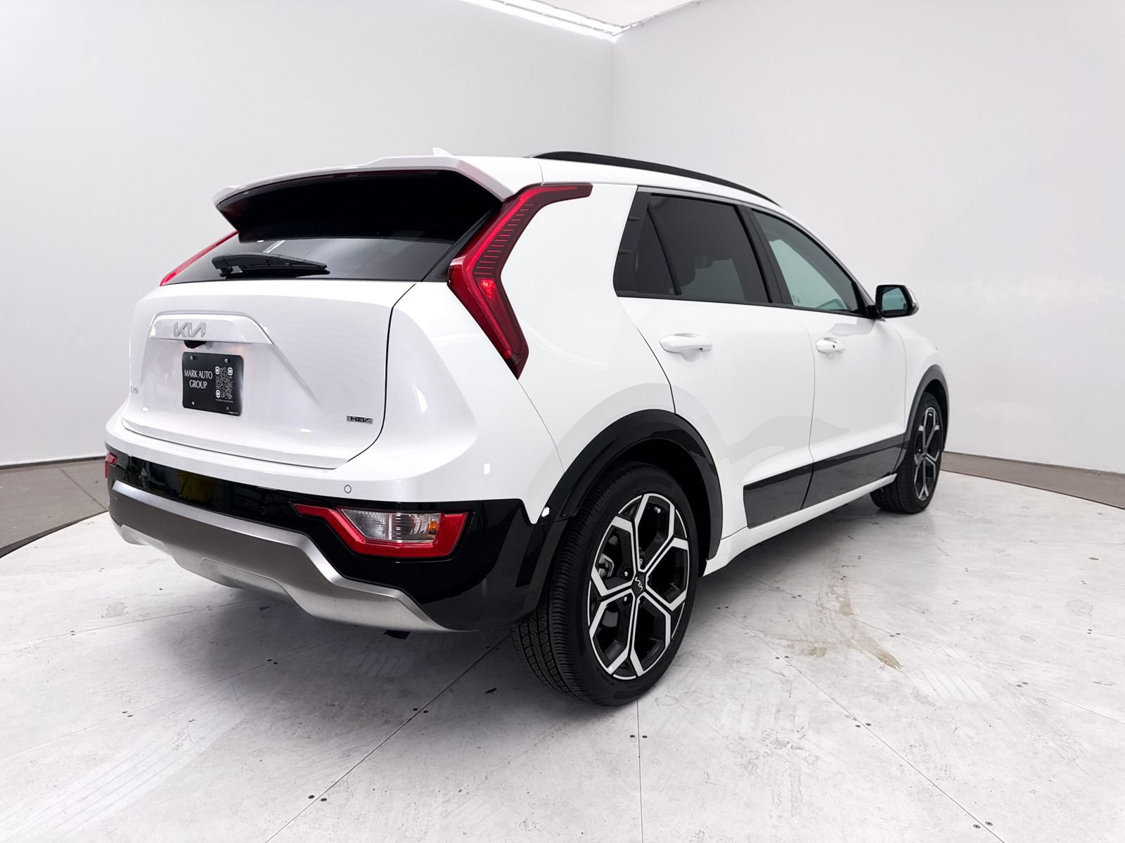 Used 2023 Kia Niro EX Touring FWD image 19