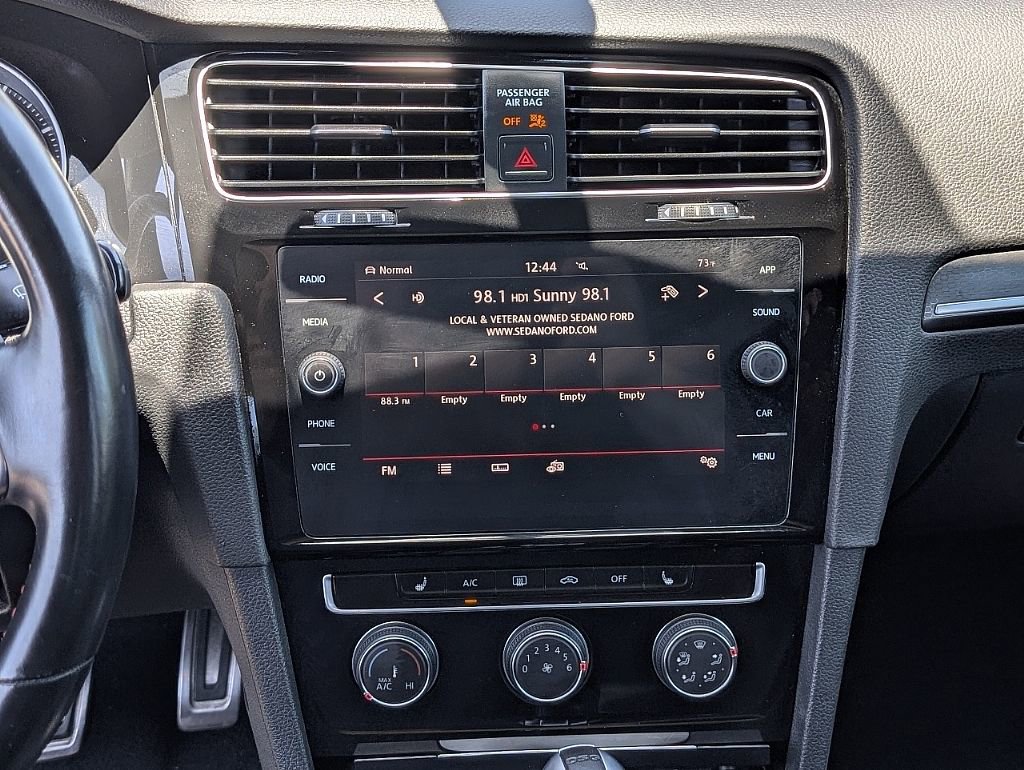 Used 2018 Volkswagen GTI SE FWD image 31