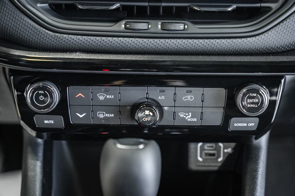 New 2026 Jeep Compass Latitude image 22