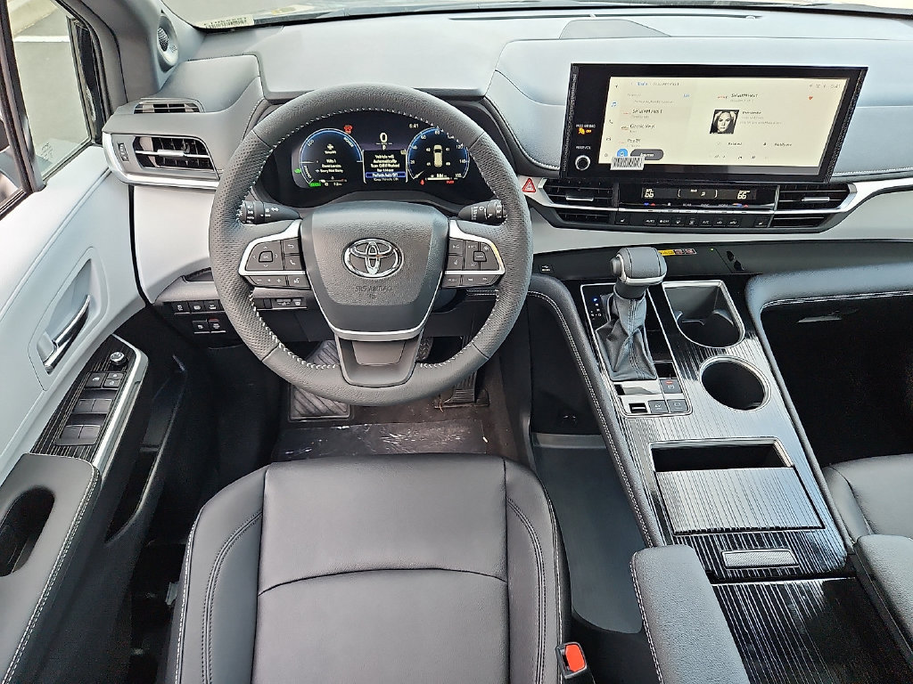 New 2026 Toyota Sienna XSE AWD/4WD image 8