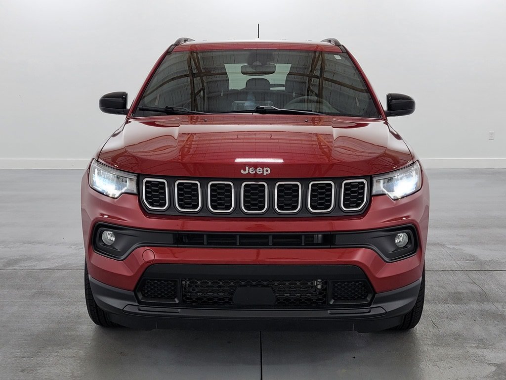 Used 2025 Jeep Compass Latitude AWD/4WD image 3