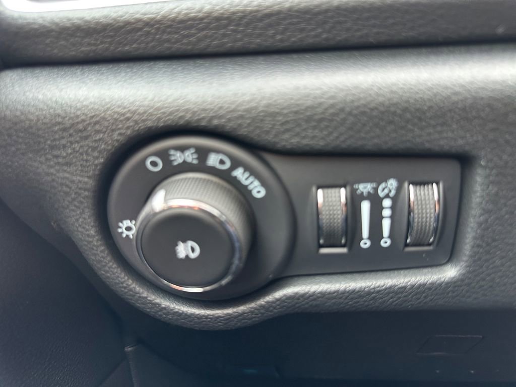 New 2026 Chrysler Pacifica Limited FWD image 18
