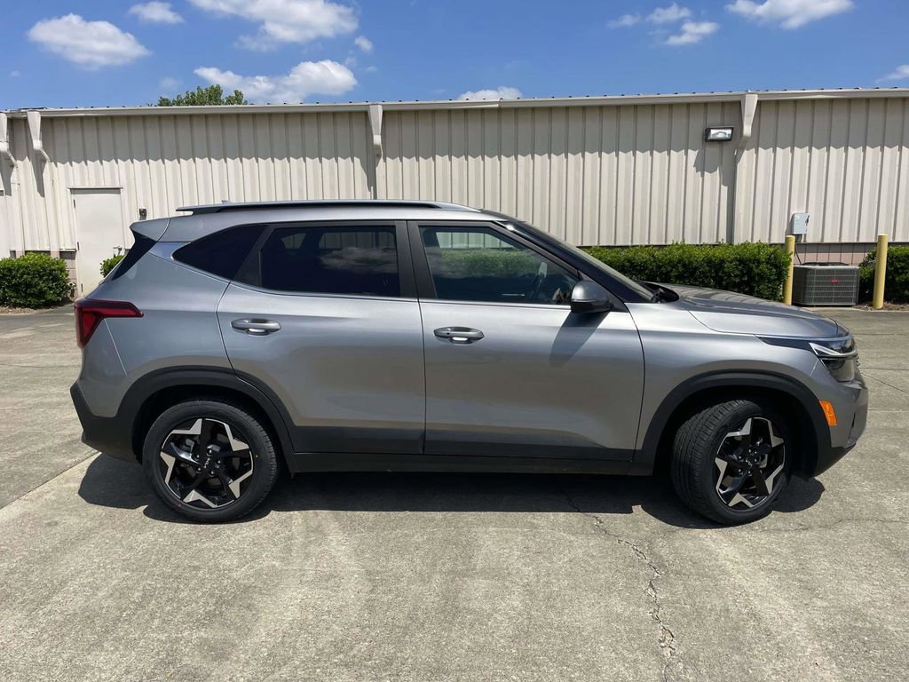 Used 2024 Kia Seltos EX AWD/4WD image 2