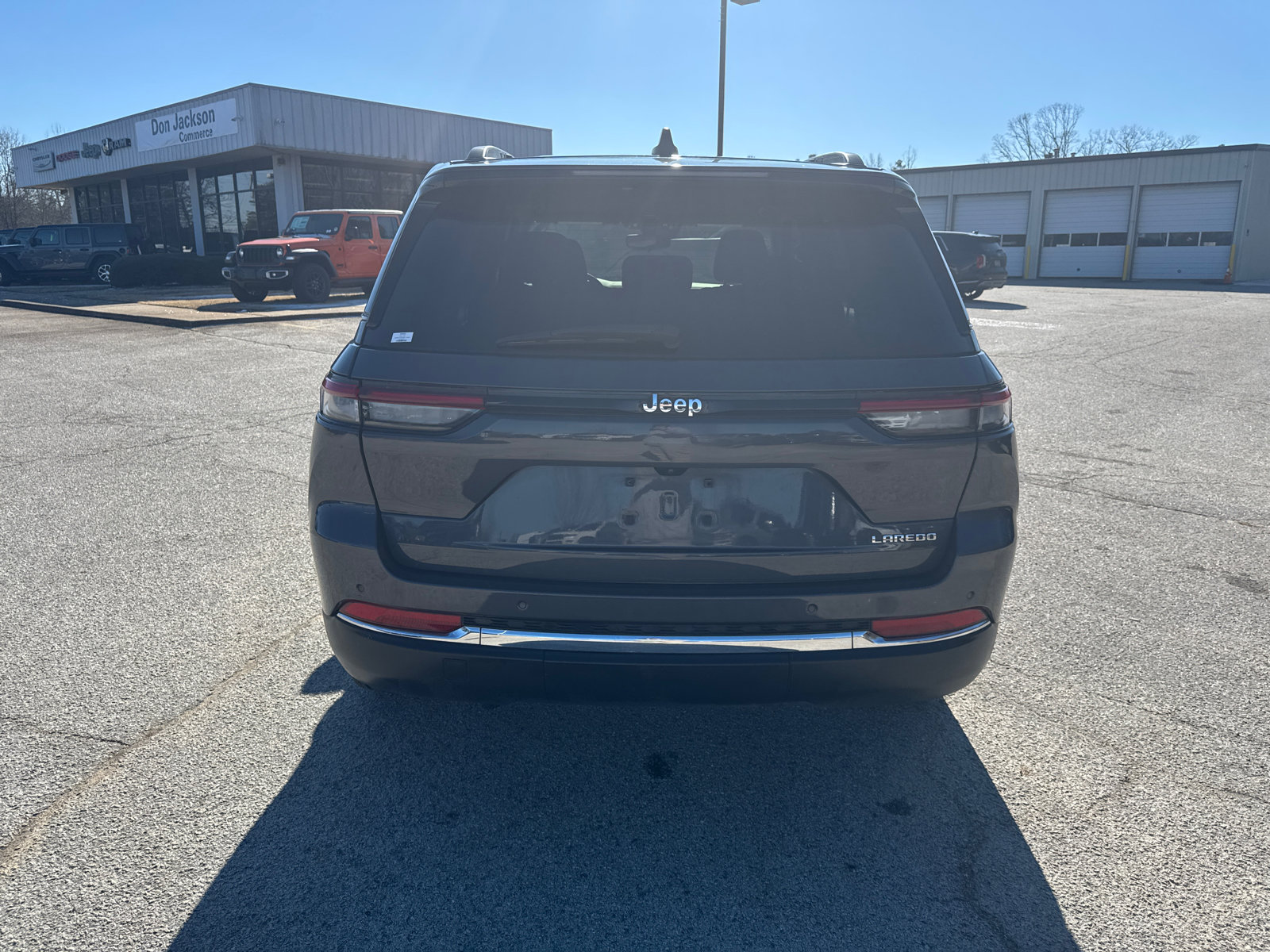 Used 2024 Jeep Grand Cherokee Laredo image 6