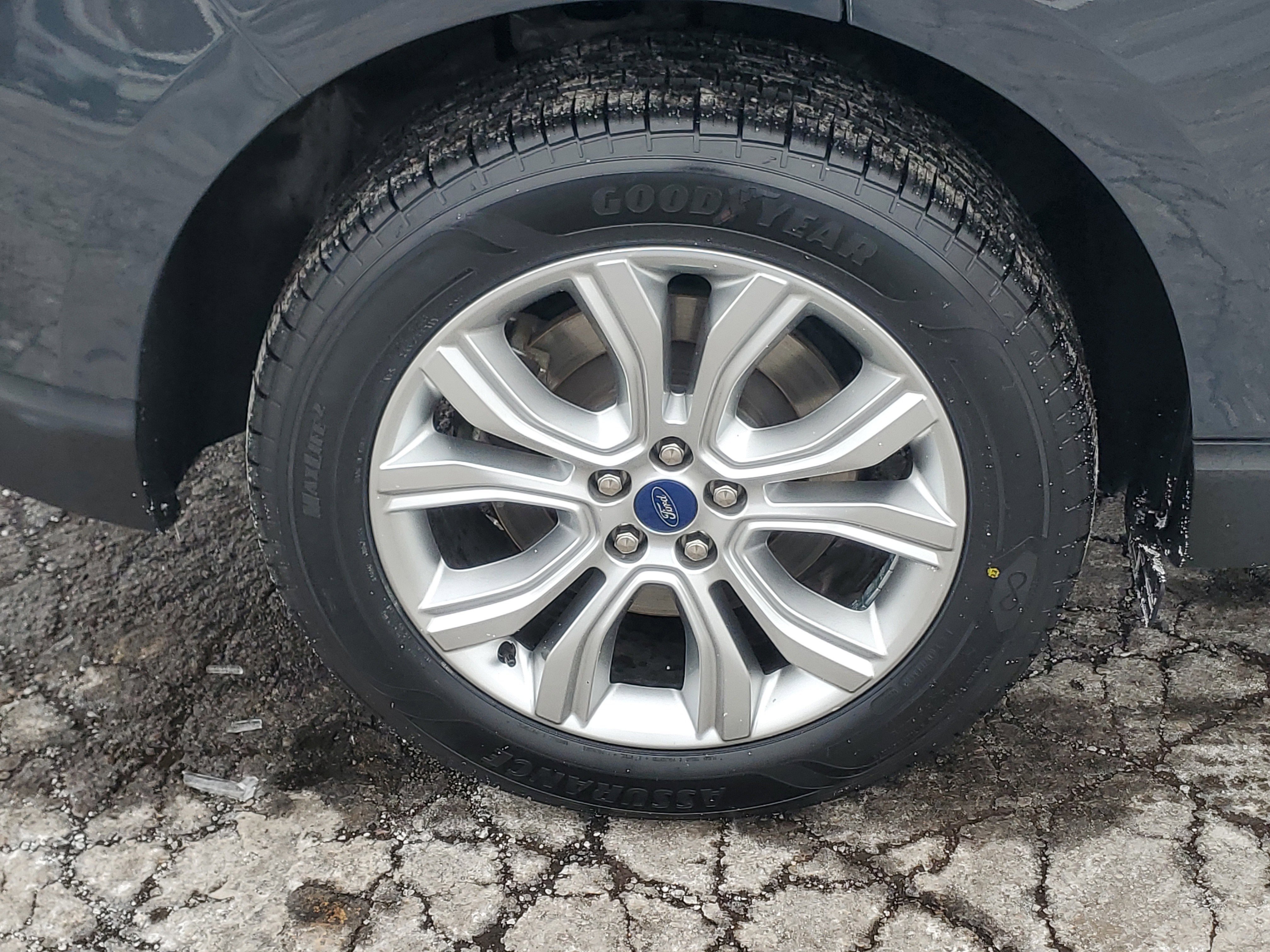 Used 2021 Ford Edge Titanium w/ Class II Trailer Tow Package image 7