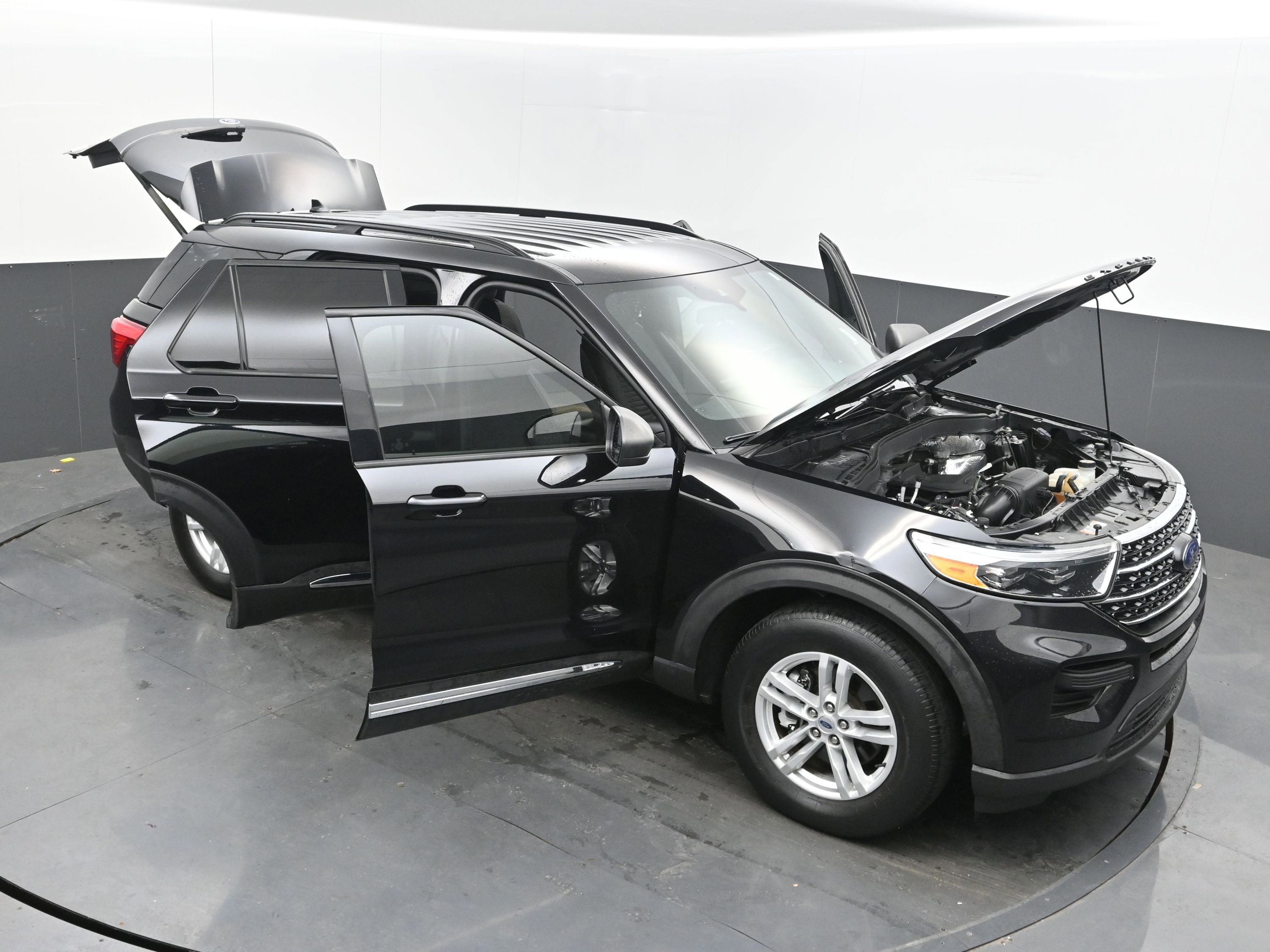 Used 2020 Ford Explorer XLT w/ Class III Trailer Tow Package image 42