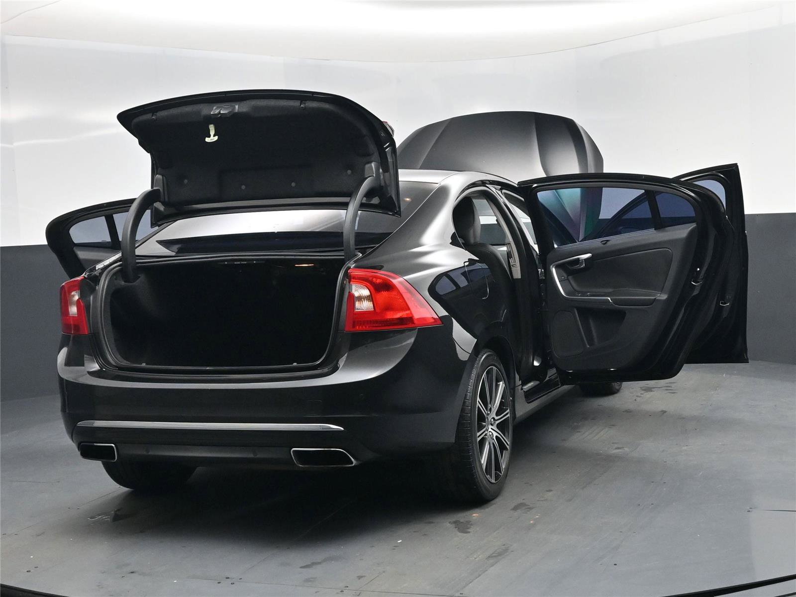 Used 2018 Volvo S60 T5 Inscription image 28