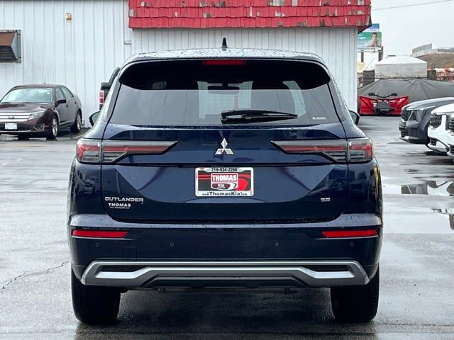 Used 2025 Mitsubishi Outlander SE image 11