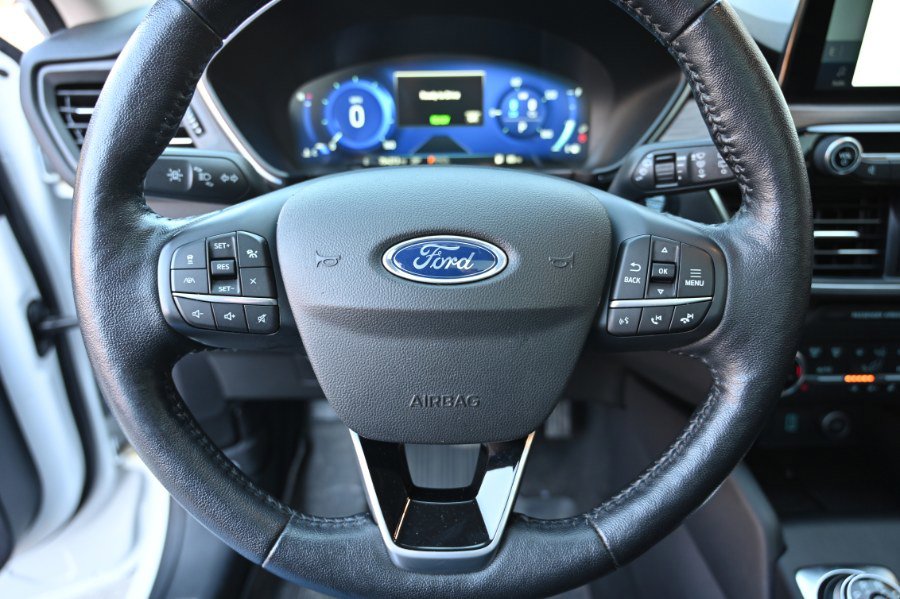 Used 2020 Ford Escape Titanium image 27