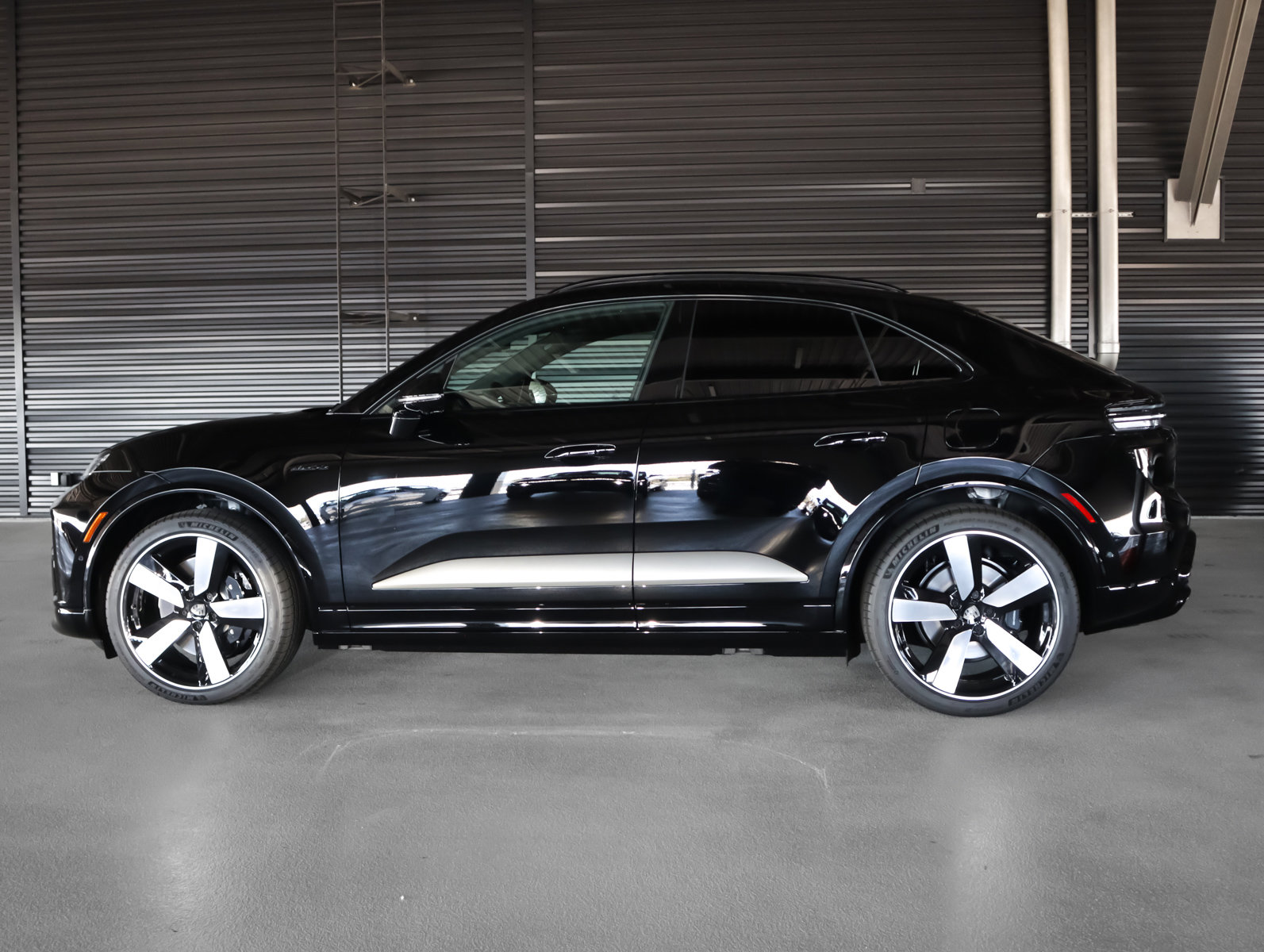 Used 2025 Porsche Macan Turbo Electric image 2