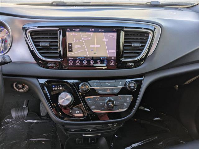 Used 2018 Chrysler Pacifica Touring-L Plus w/ S Appearance Package image 13