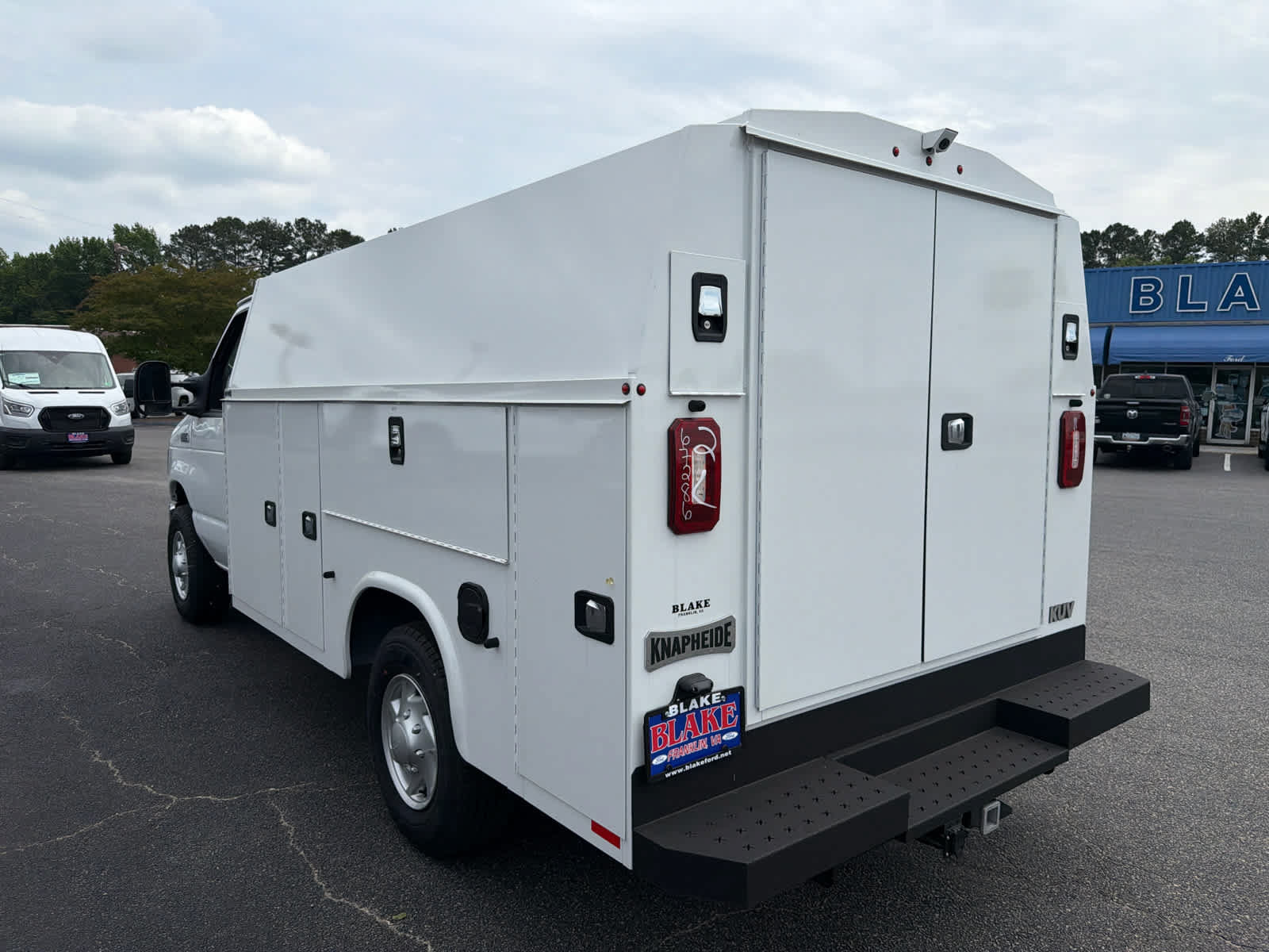 New 2026 Ford E-350 and Econoline 350 Super Duty w/ Power Equipment Group RWD image 5