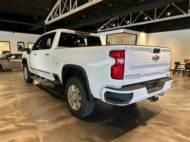 Used 2024 Chevrolet Silverado 3500 High Country w/ High Country Premium Package AWD/4WD image 3