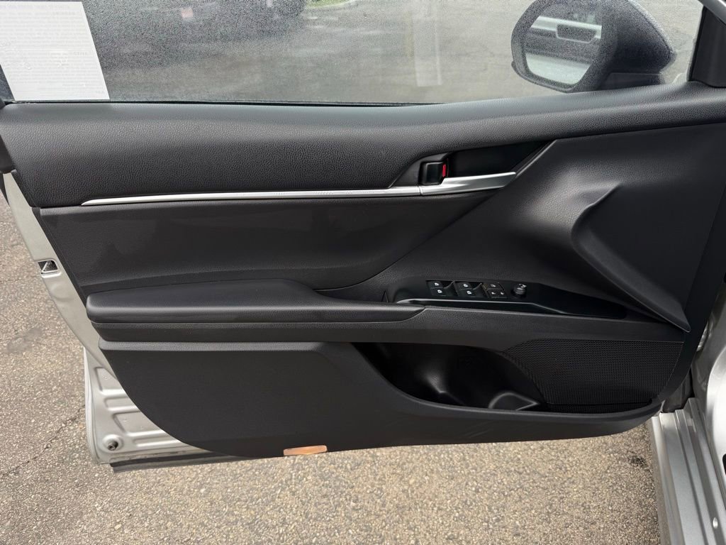 Used 2019 Toyota Camry SE image 18