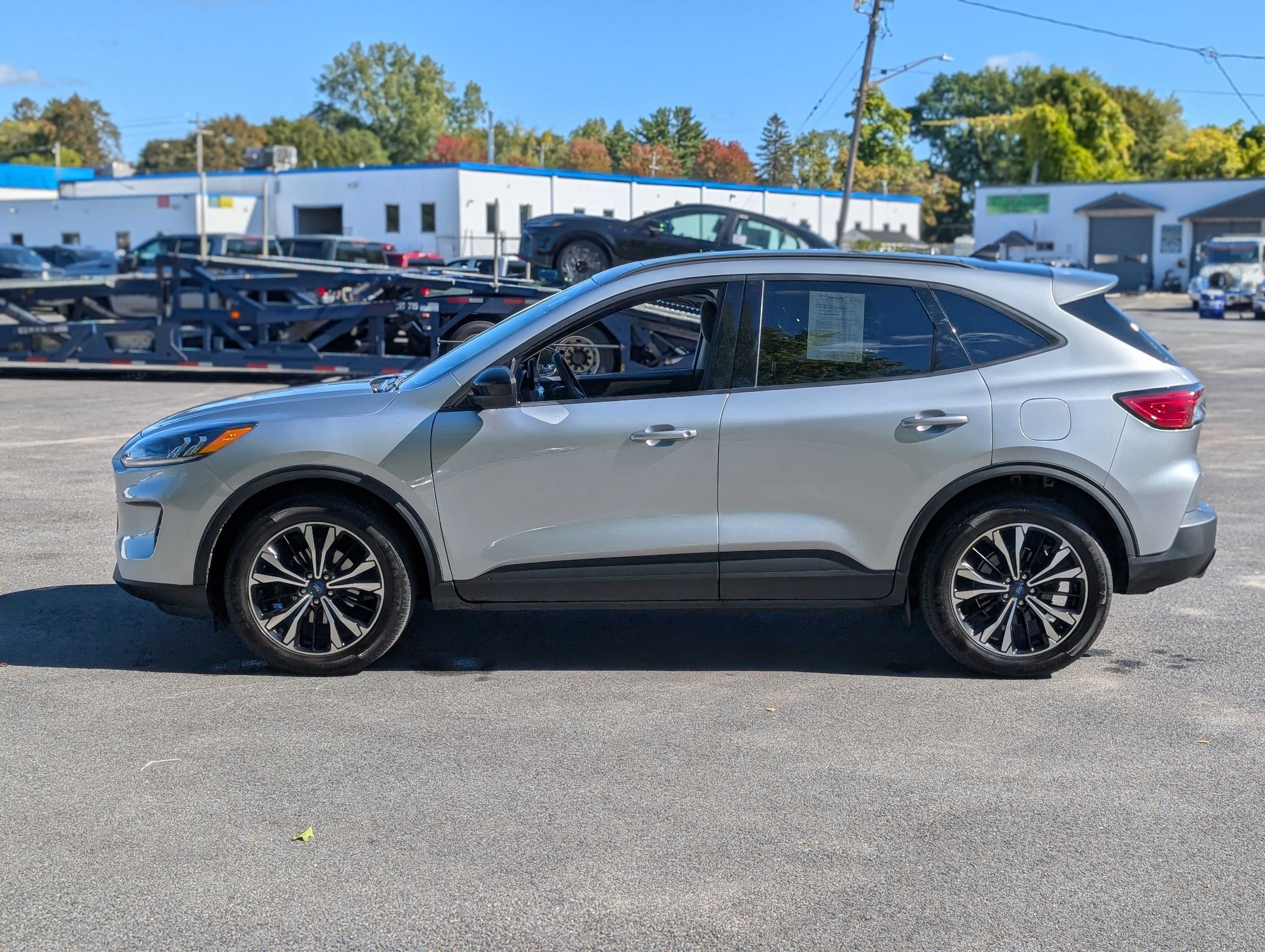 Used 2022 Ford Escape SE w/ SE Sport Appearance Package image 11