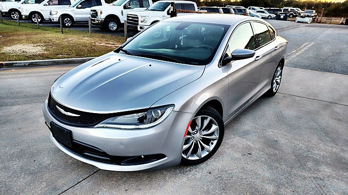 Used 2016 Chrysler 200 S image 3