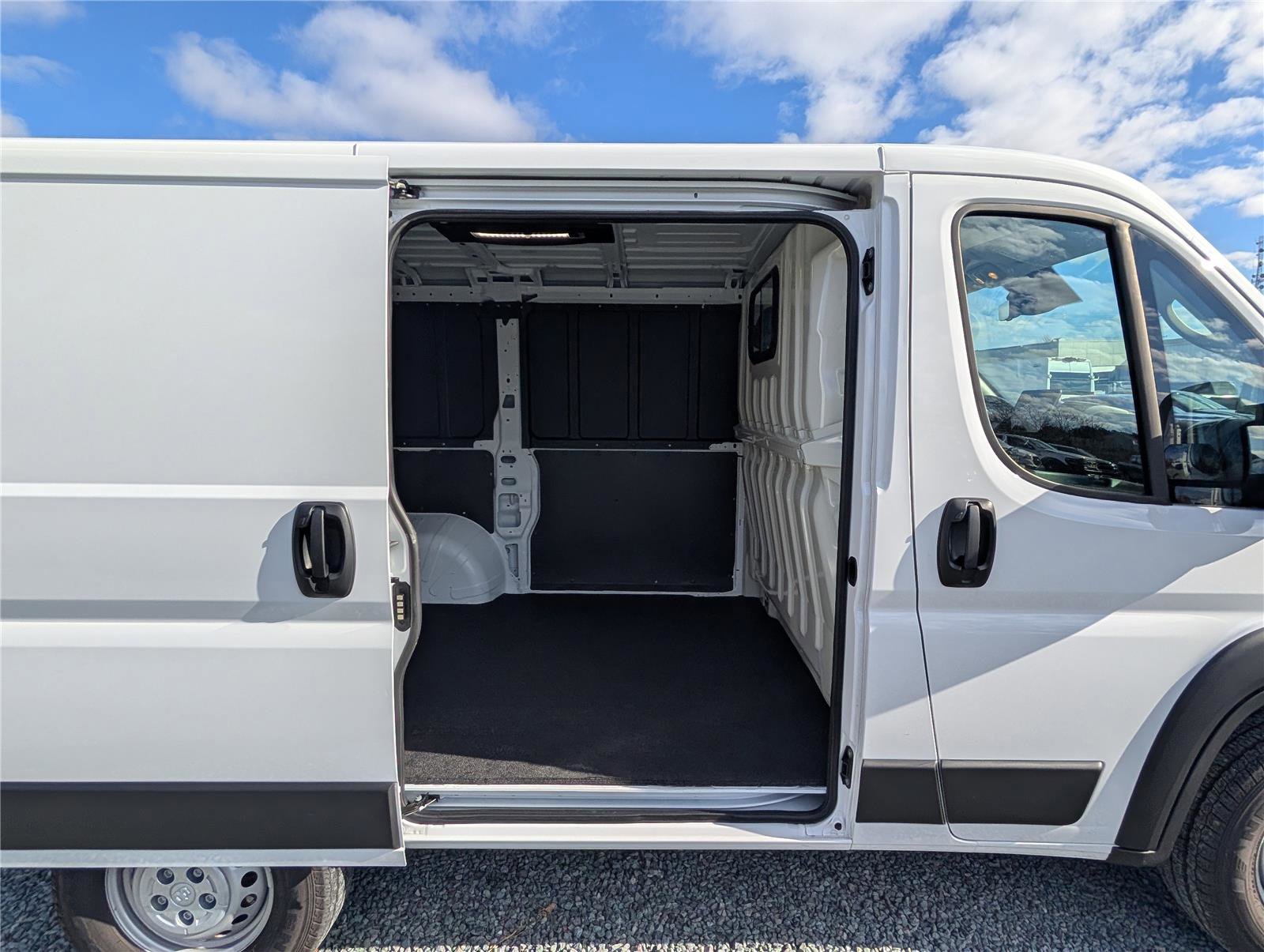 Used 2025 RAM ProMaster 1500 w/ Premium Convenience Group image 11