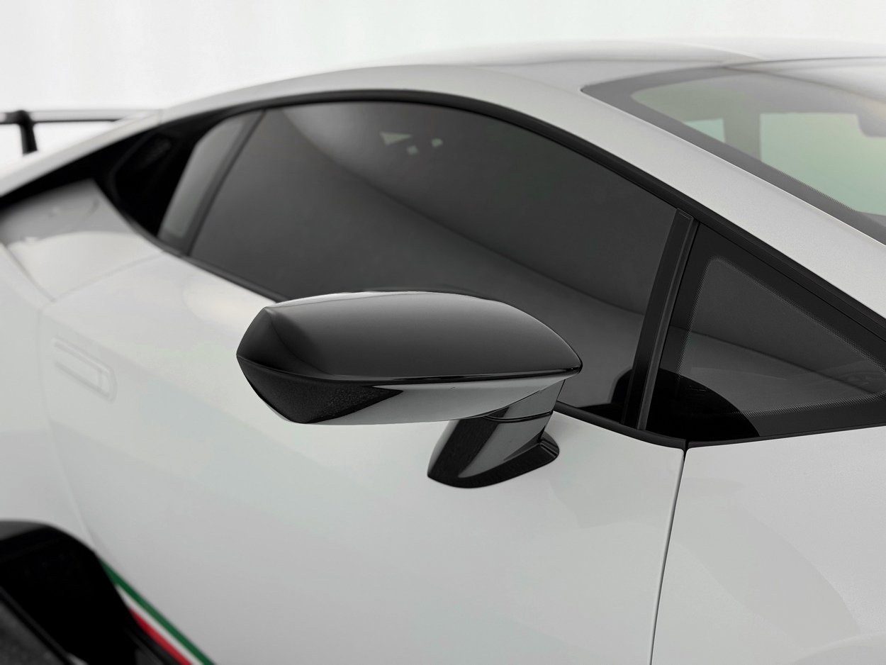 Used 2018 Lamborghini Huracan Performante image 38