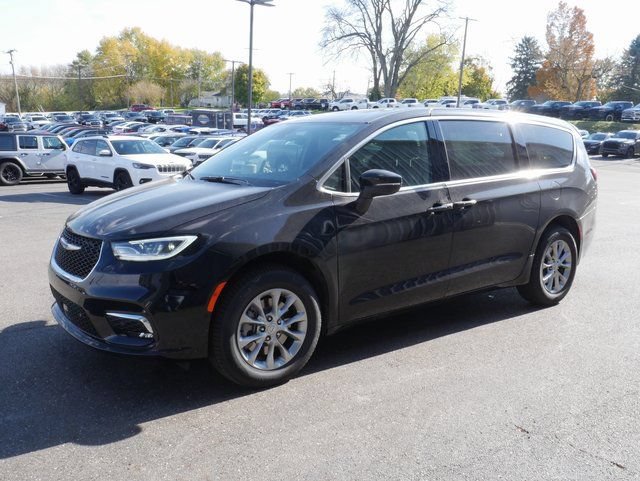 New 2026 Chrysler Pacifica Select AWD/4WD image 5