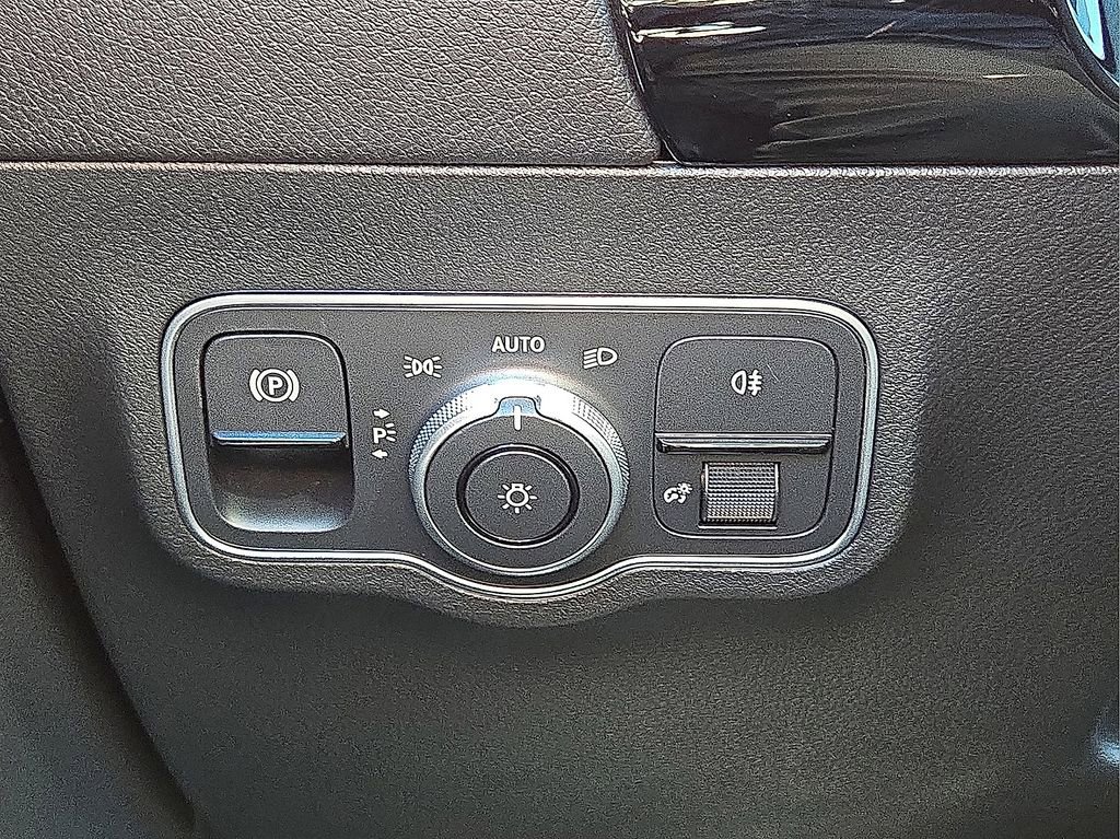 Used 2025 Mercedes-Benz GLA 35 AMG 4MATIC image 25