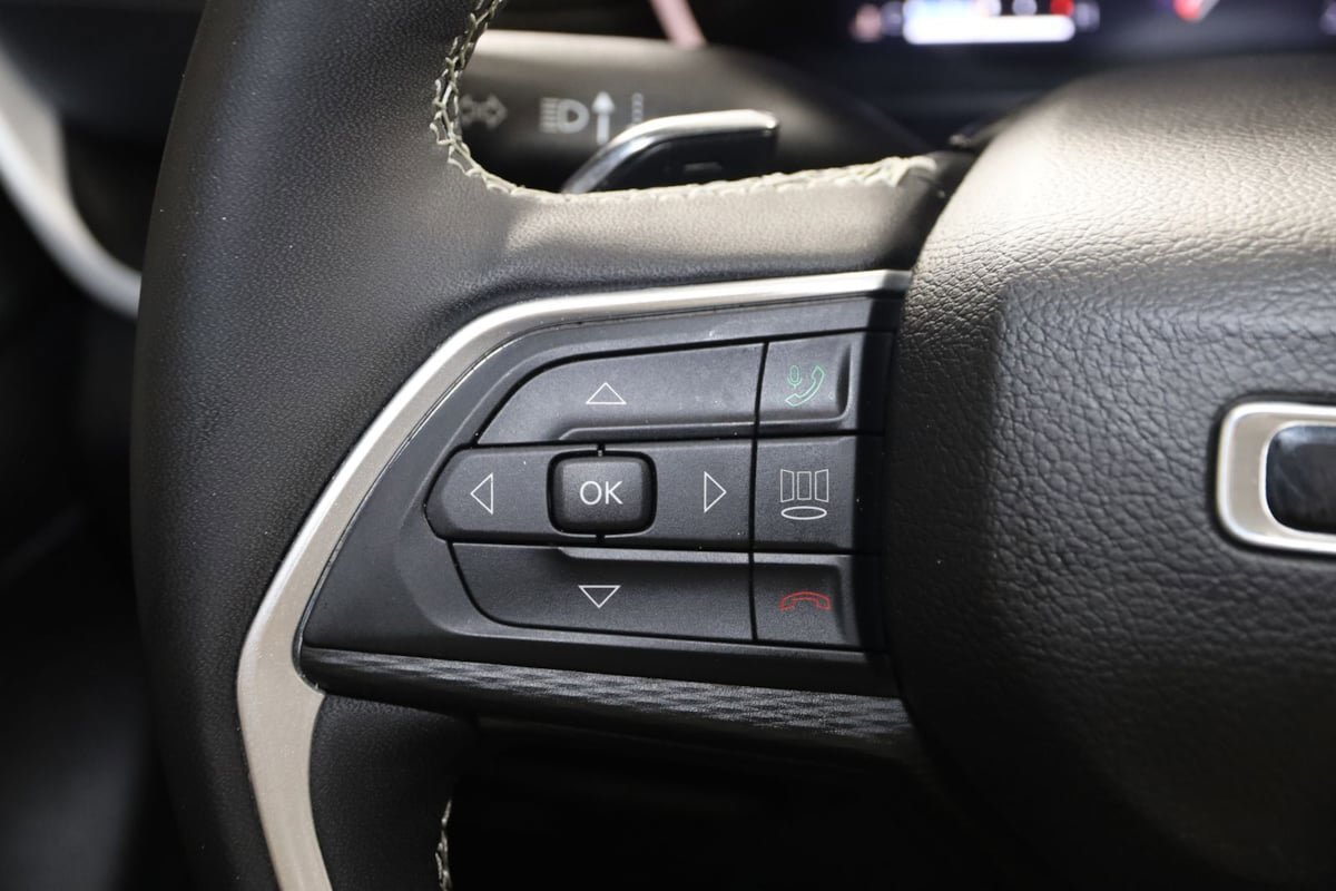 Used 2023 Jeep Grand Cherokee L Laredo AWD/4WD image 34
