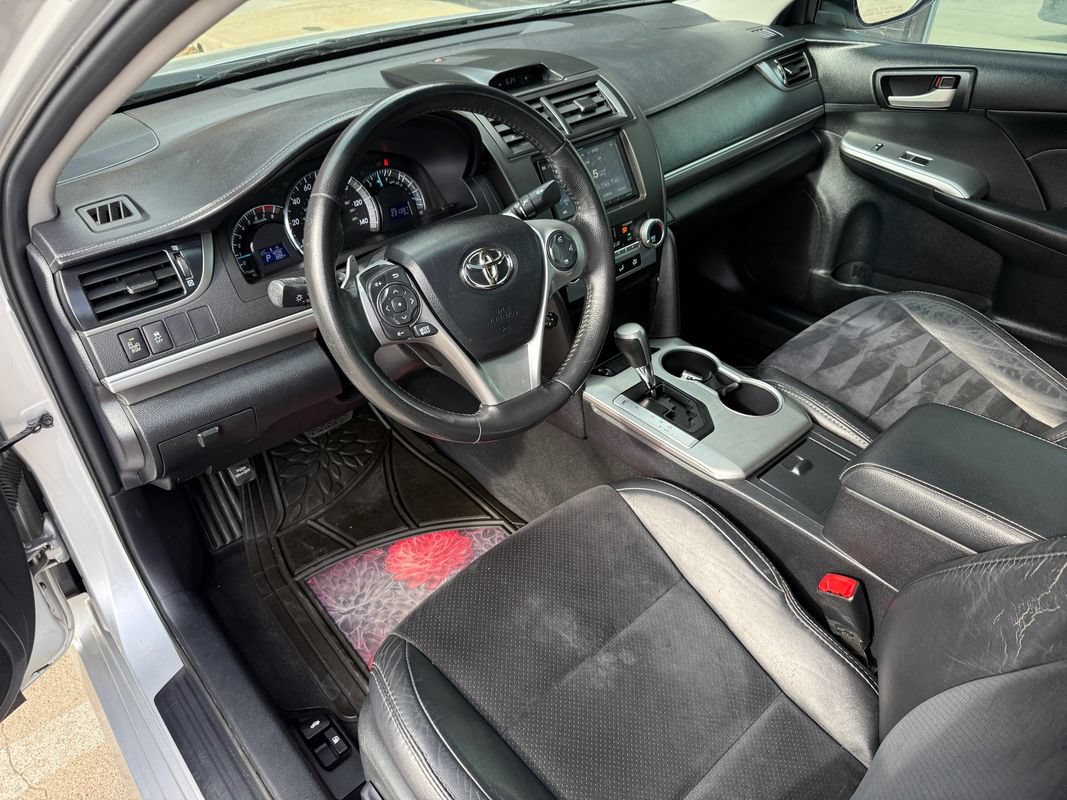 Used 2013 Toyota Camry SE w/ Leather Pkg FWD image 22