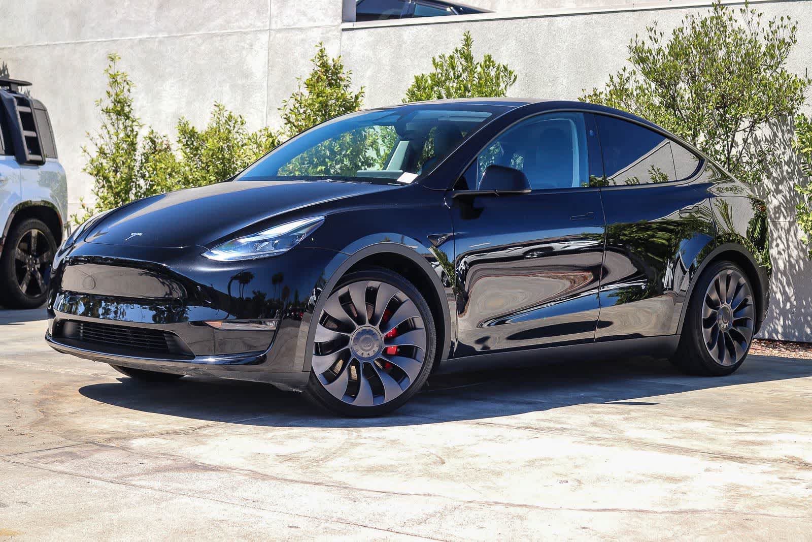 Used 2025 Tesla Model Y Performance AWD/4WD image 1