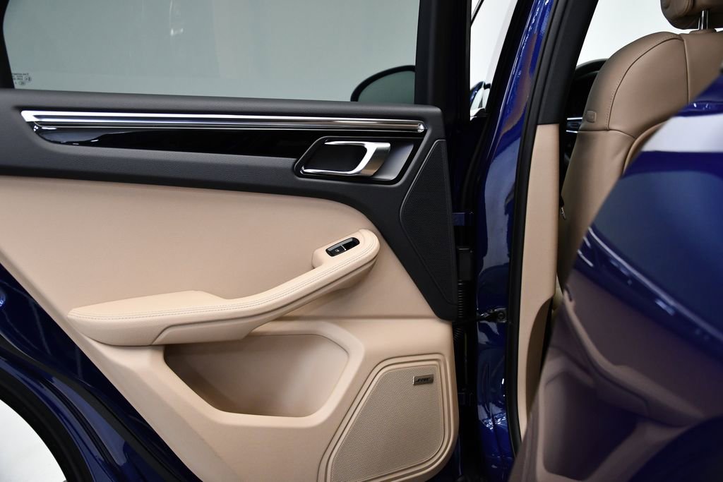 Used 2025 Porsche Macan image 38