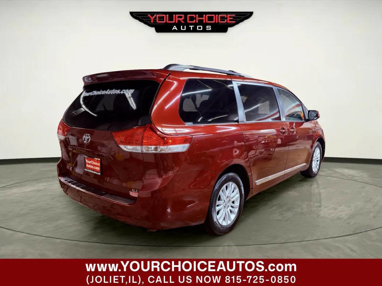 Used 2013 Toyota Sienna XLE image 6