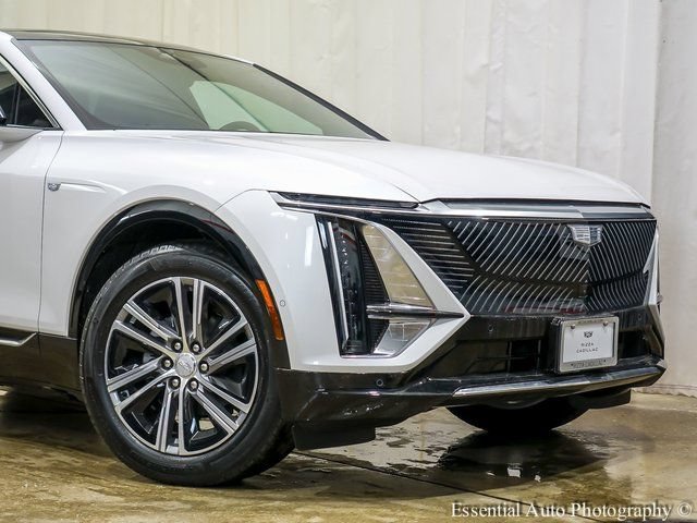 New 2025 Cadillac Lyriq Luxury w/ LPO, Floor Liner Package AWD/4WD image 2